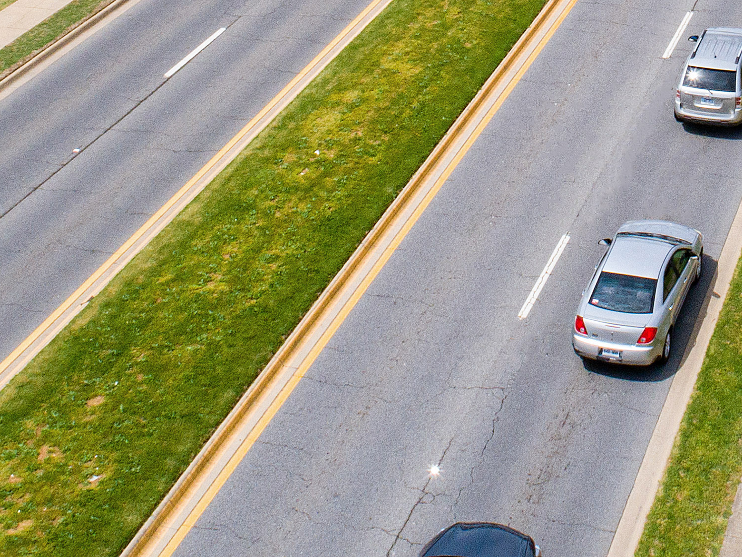 Image of Hwy 60 in Conway Arkansas showing a raised median